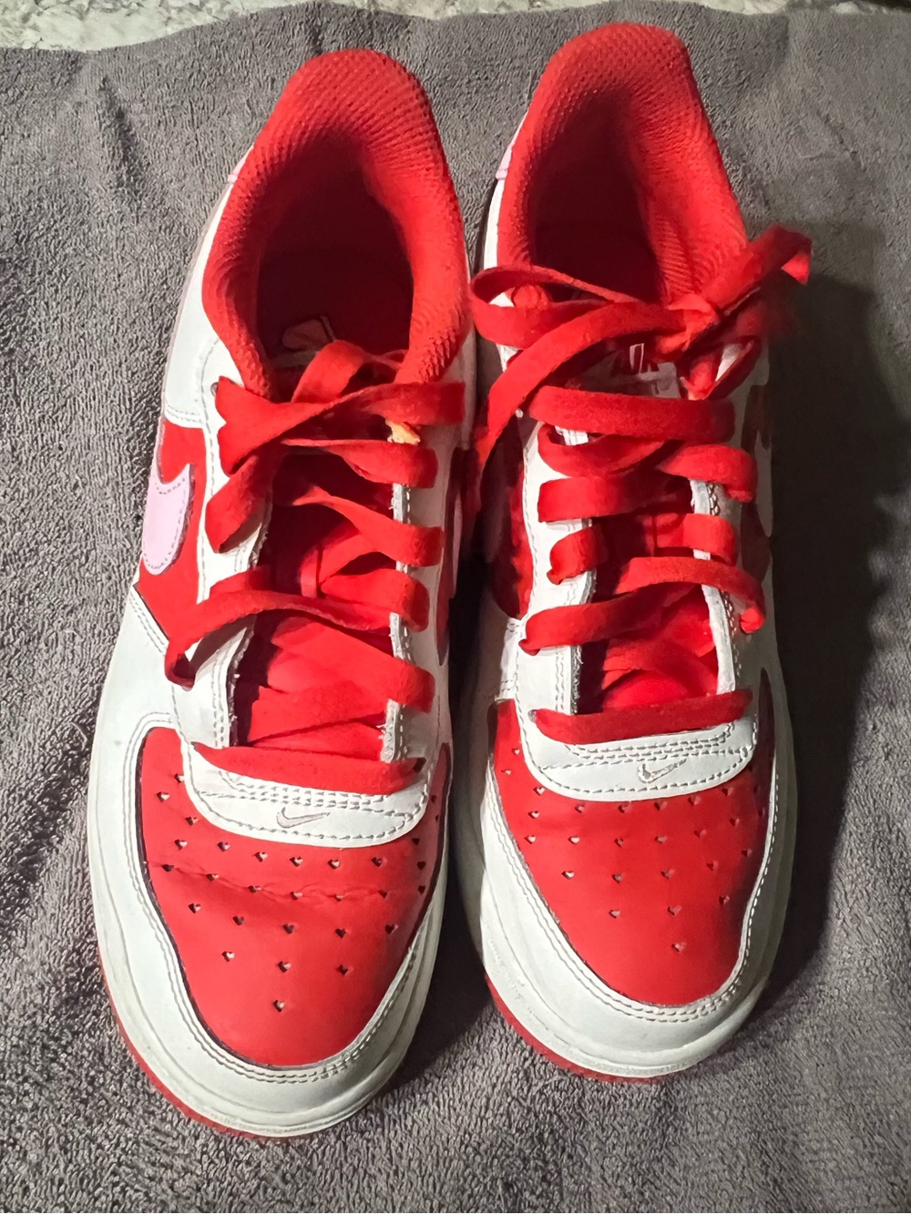 Nike Air Force 1 Low GS "Valentine's Day 2025" (Perfect Pair / Sole Mates)